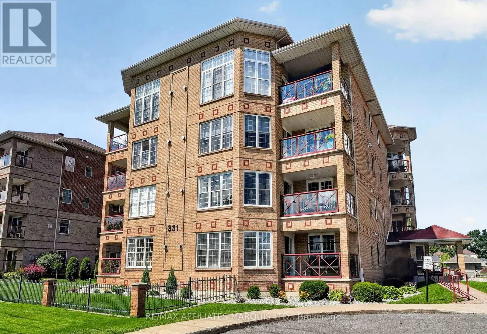 304 - 331 WATER STREET W