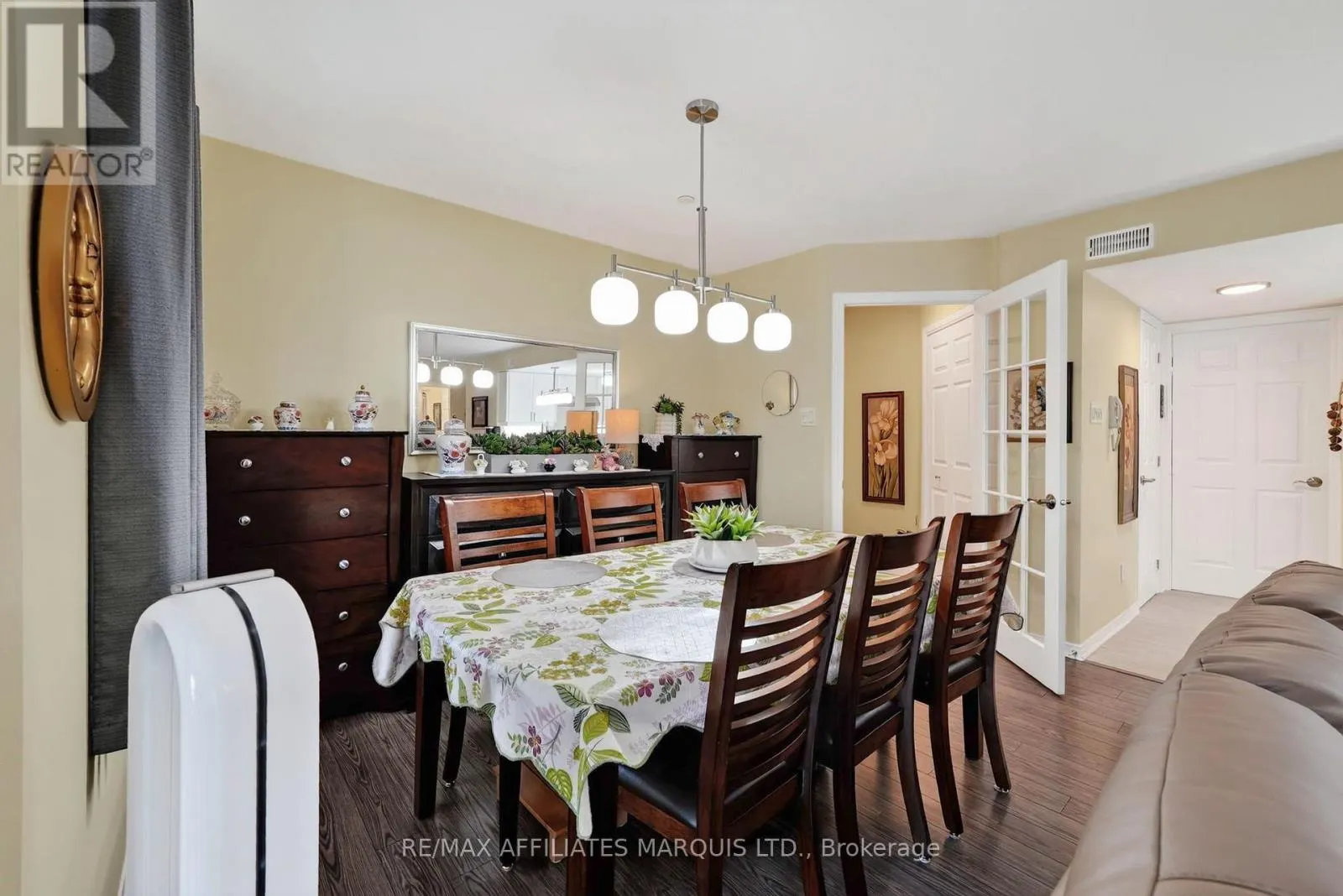 304 - 331 WATER STREET W