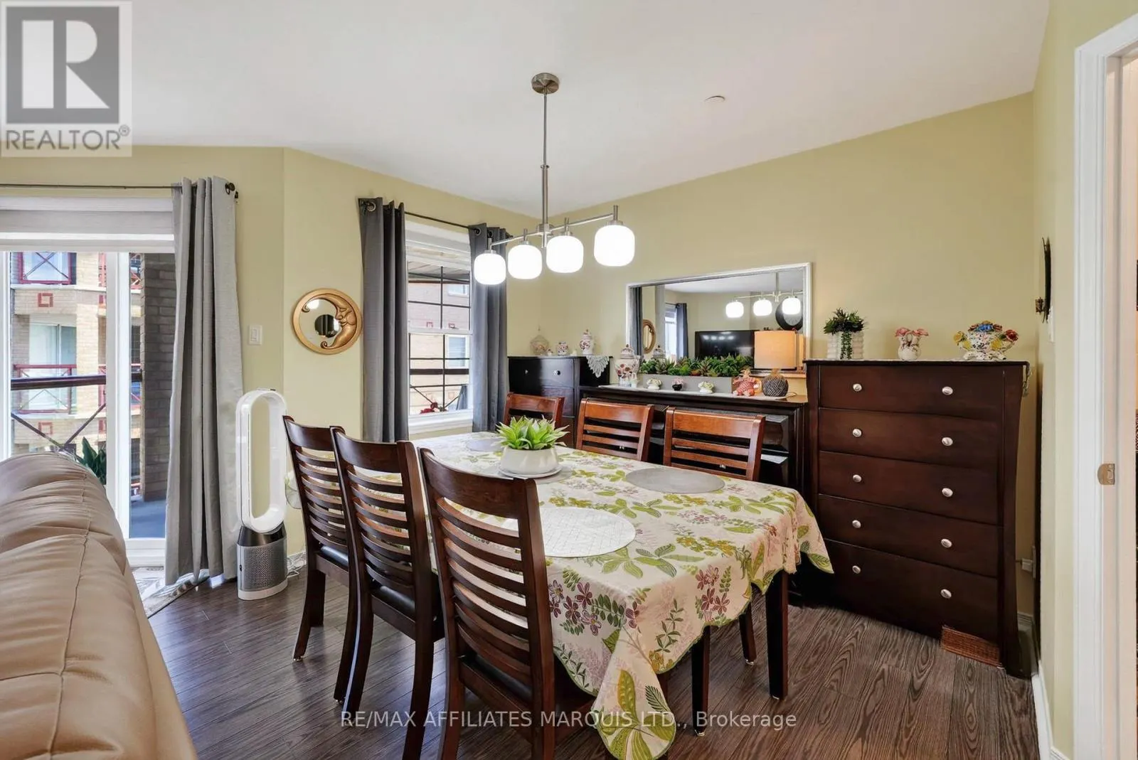 304 - 331 WATER STREET W