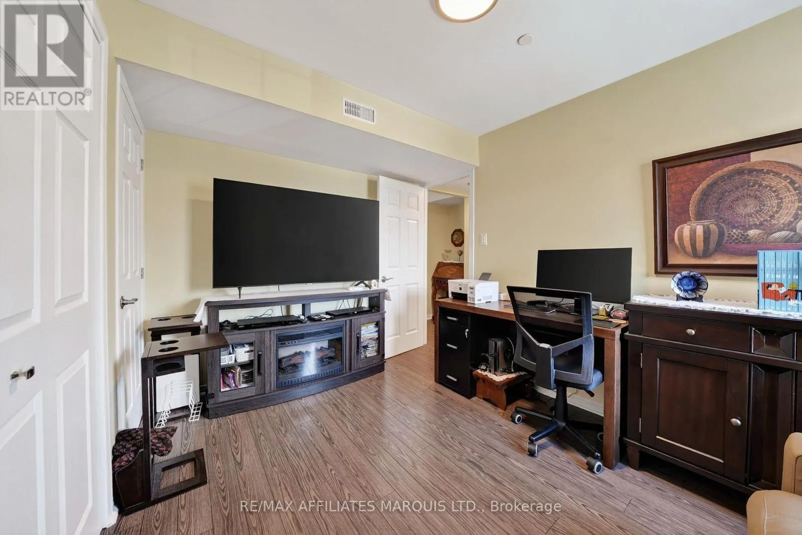 304 - 331 WATER STREET W