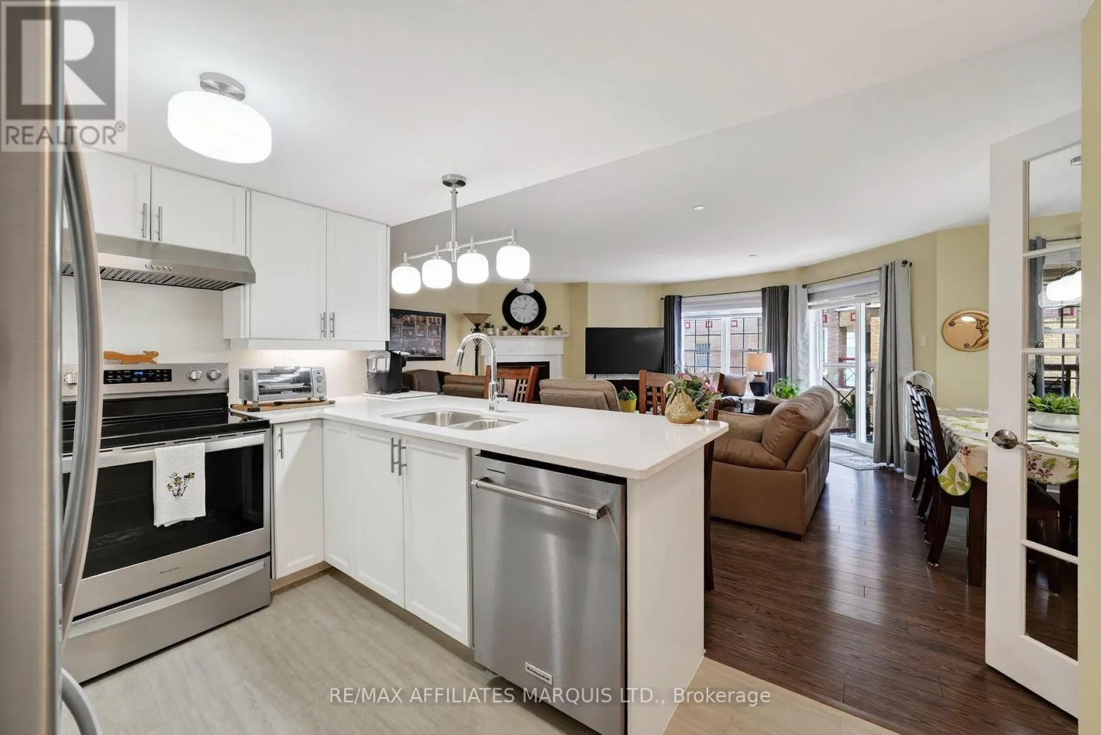 304 - 331 WATER STREET W