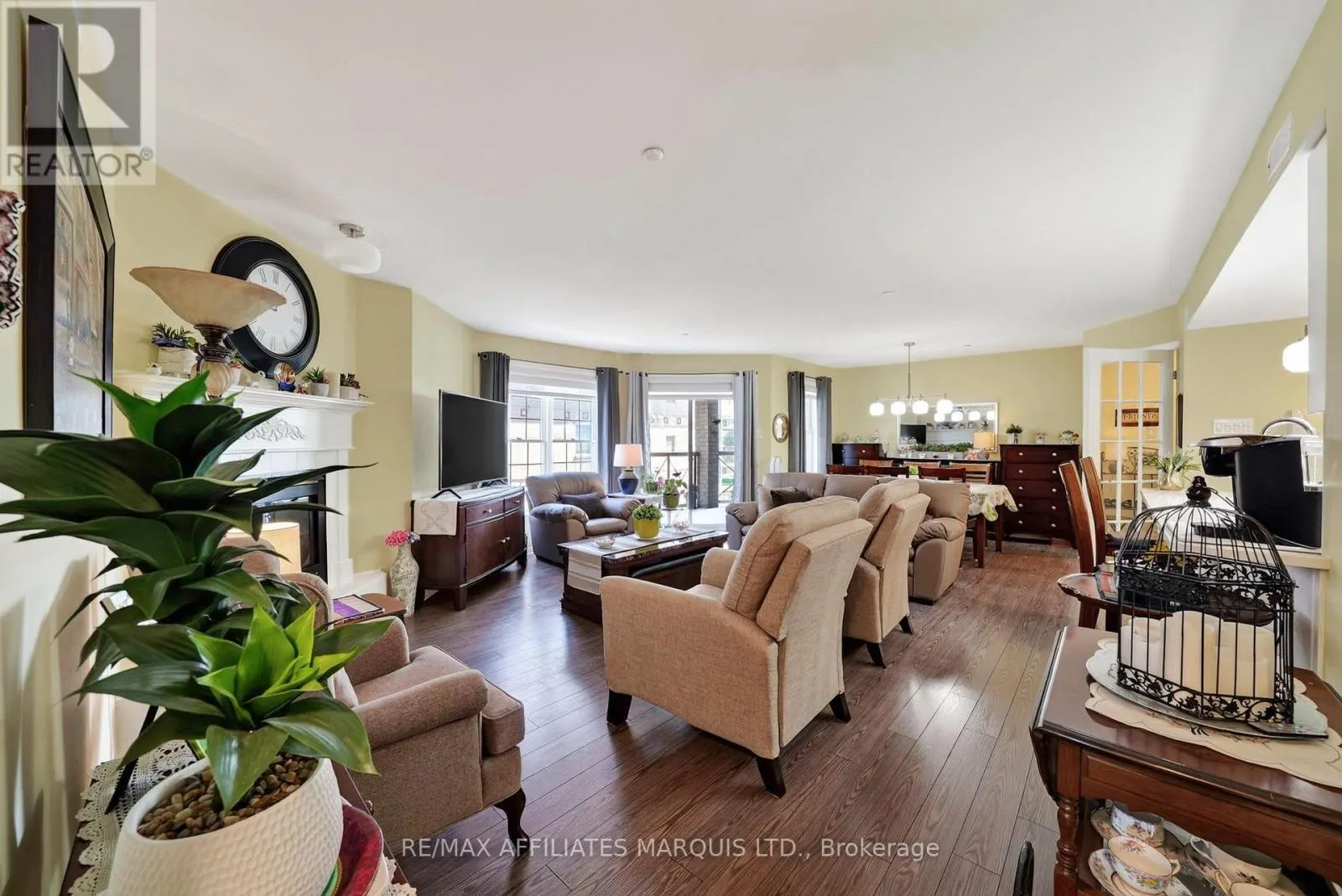 304 - 331 WATER STREET W