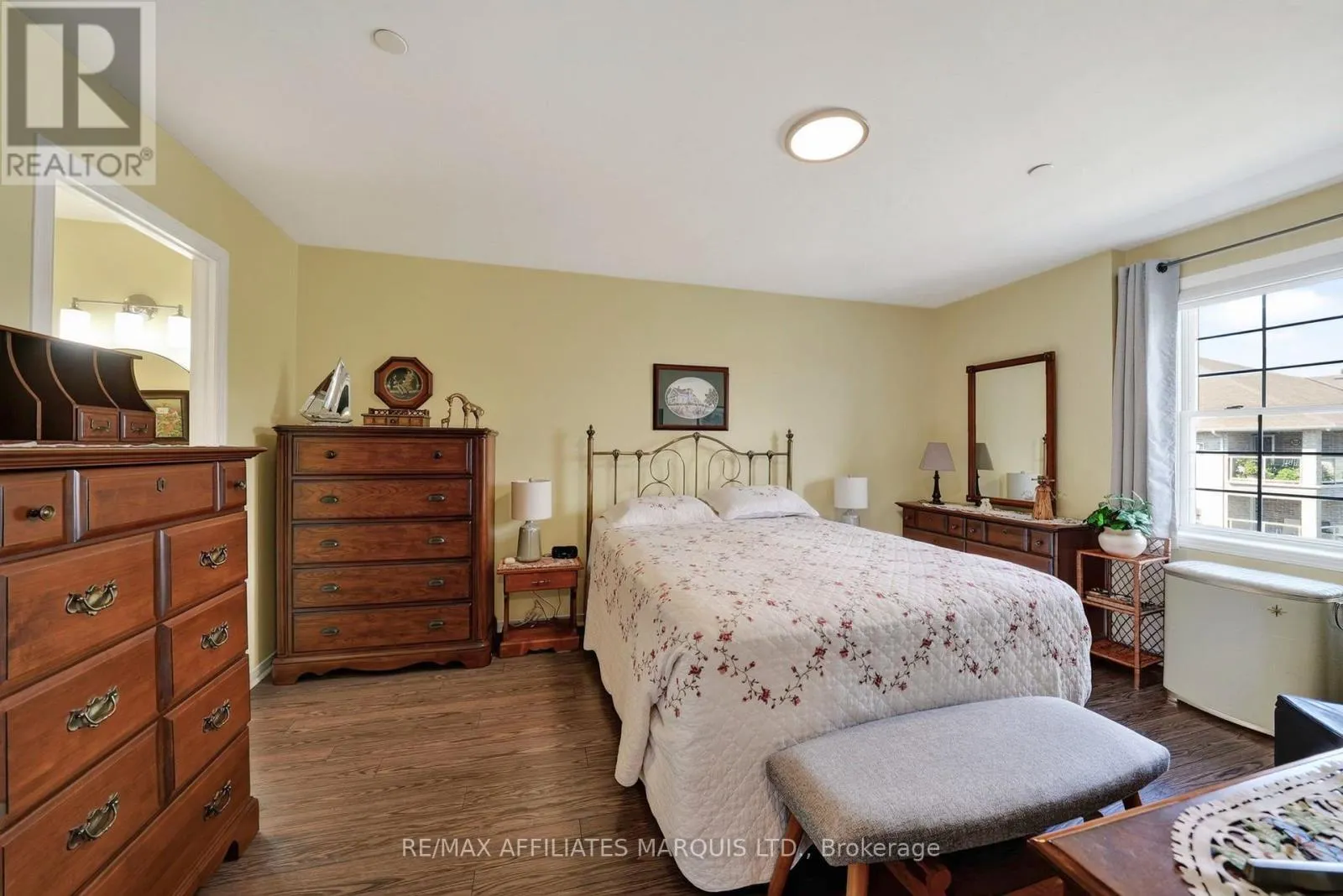 304 - 331 WATER STREET W