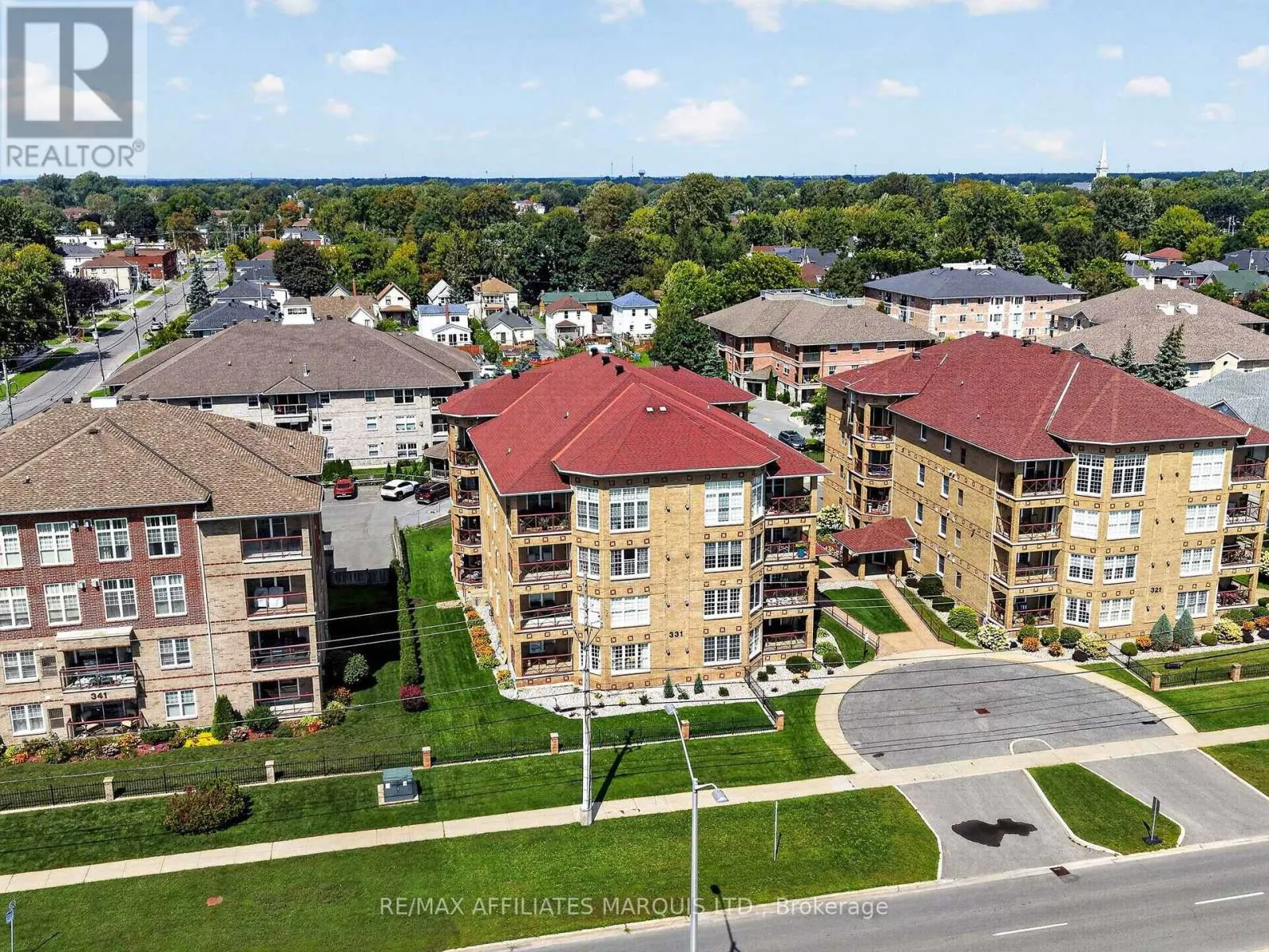 304 - 331 WATER STREET W