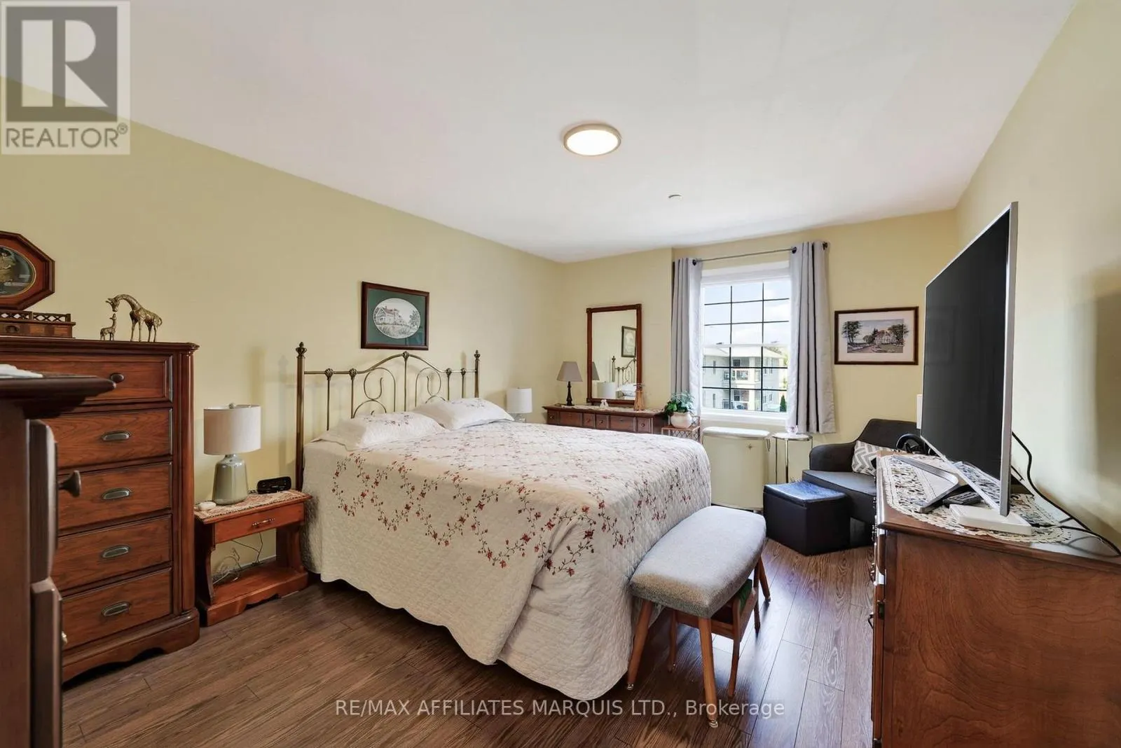 304 - 331 WATER STREET W