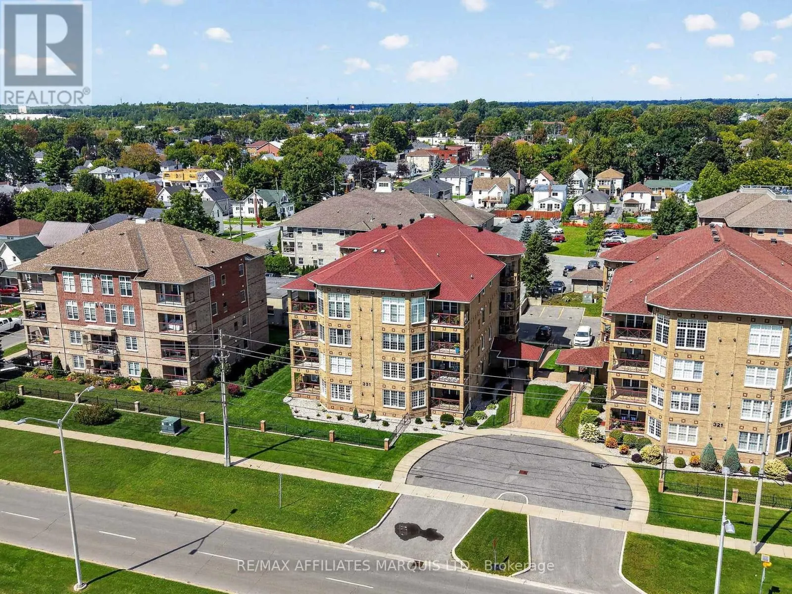 304 - 331 WATER STREET W