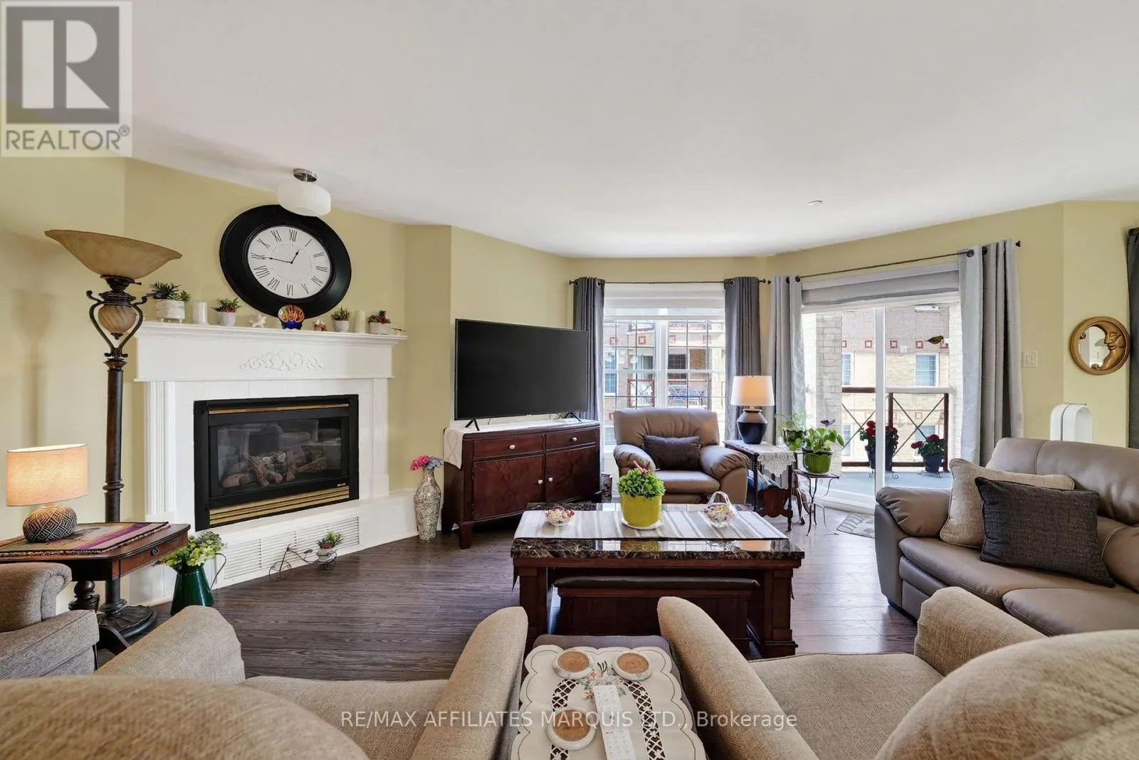 304 - 331 WATER STREET W