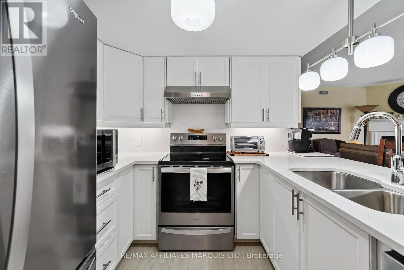 304 - 331 WATER STREET W
