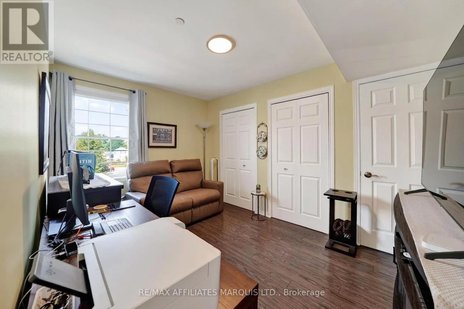 304 - 331 WATER STREET W