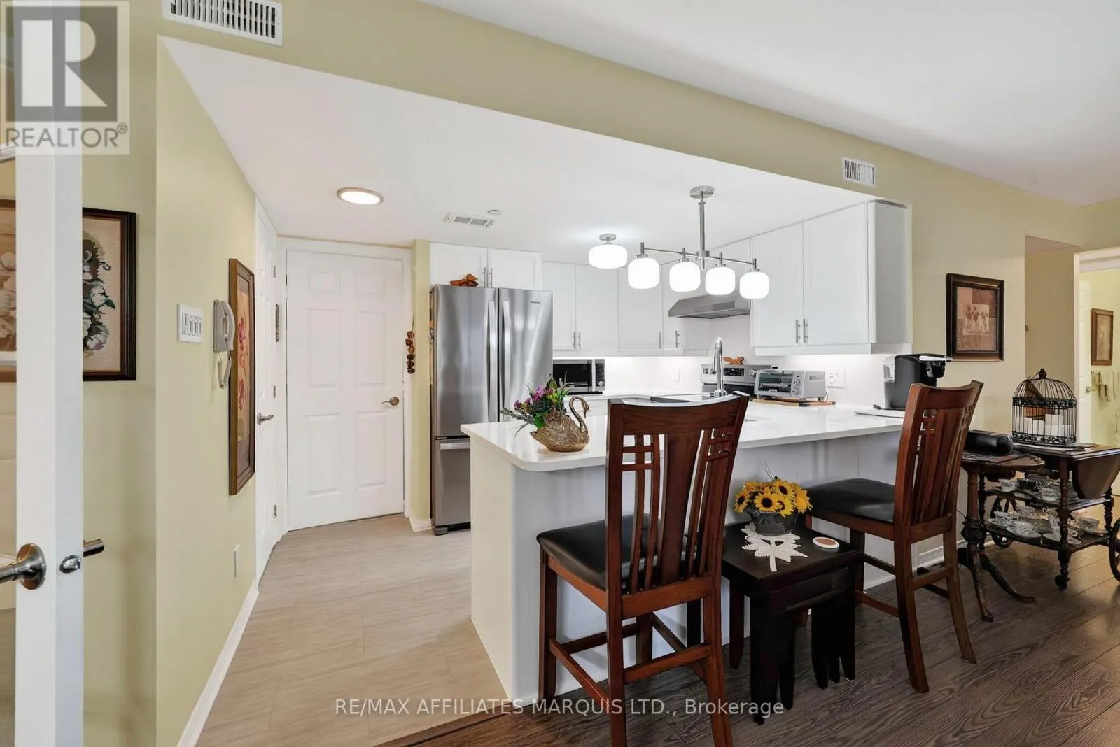304 - 331 WATER STREET W