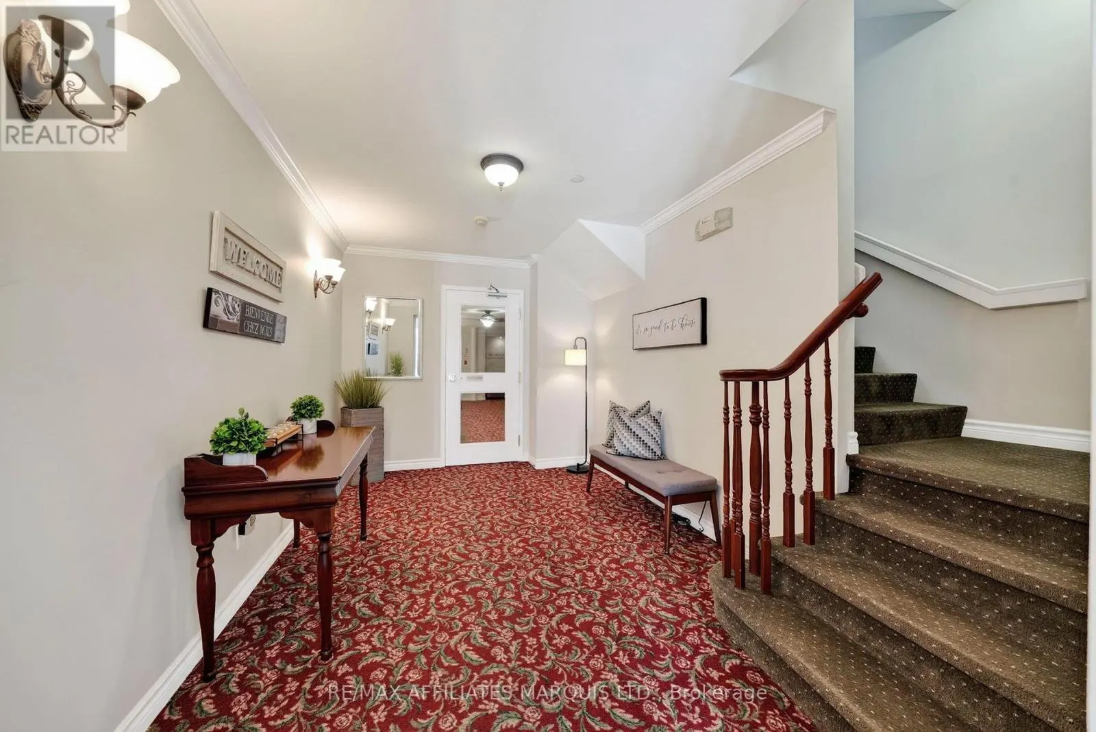 304 - 331 WATER STREET W