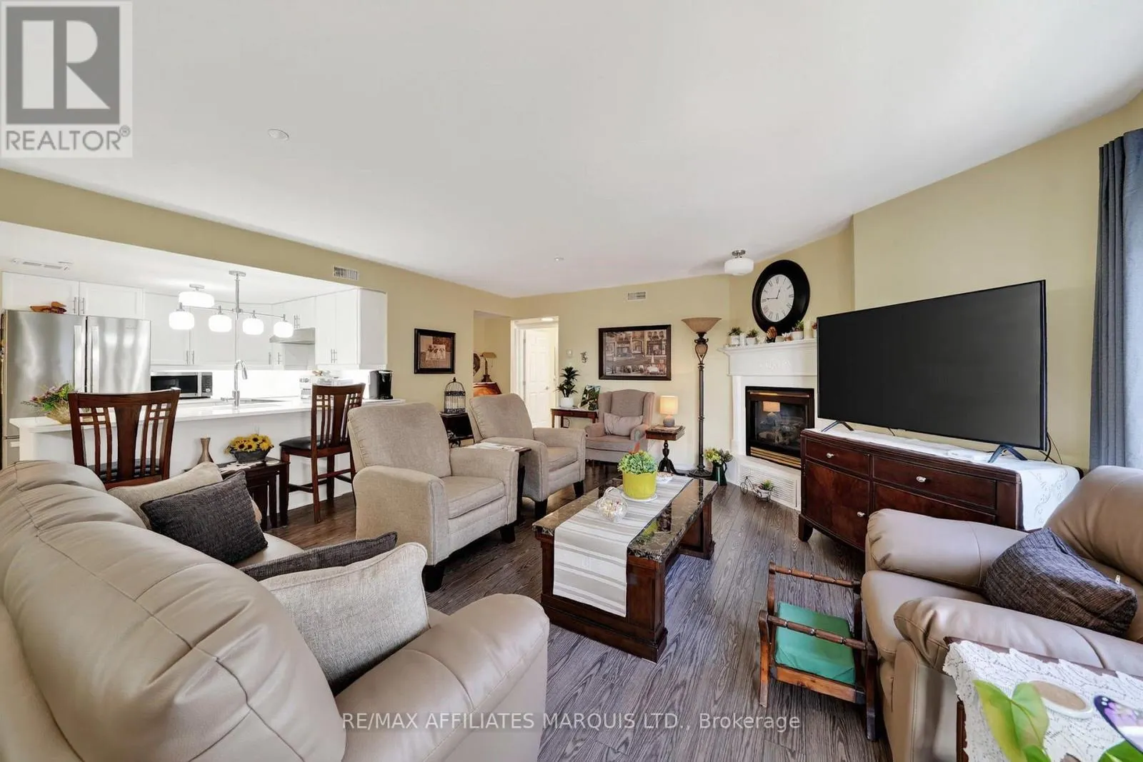 304 - 331 WATER STREET W