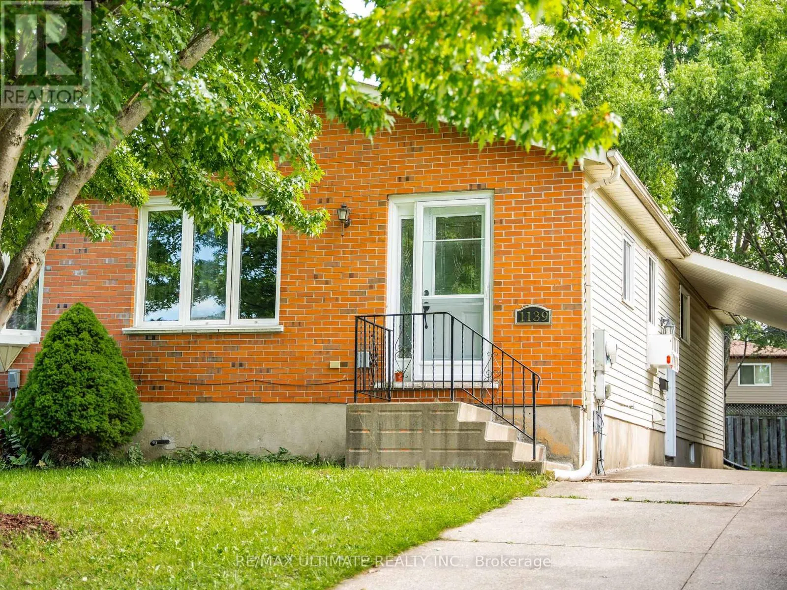 B - 1139 15TH STREET E