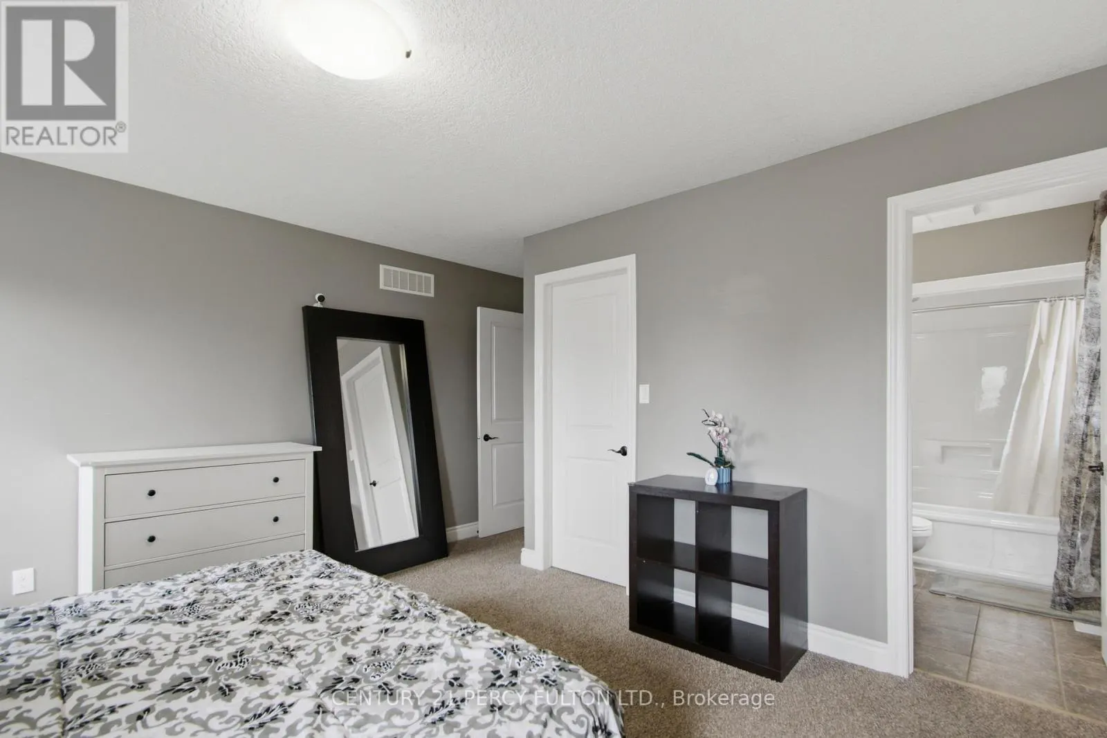 28 FREEDOM CRESCENT