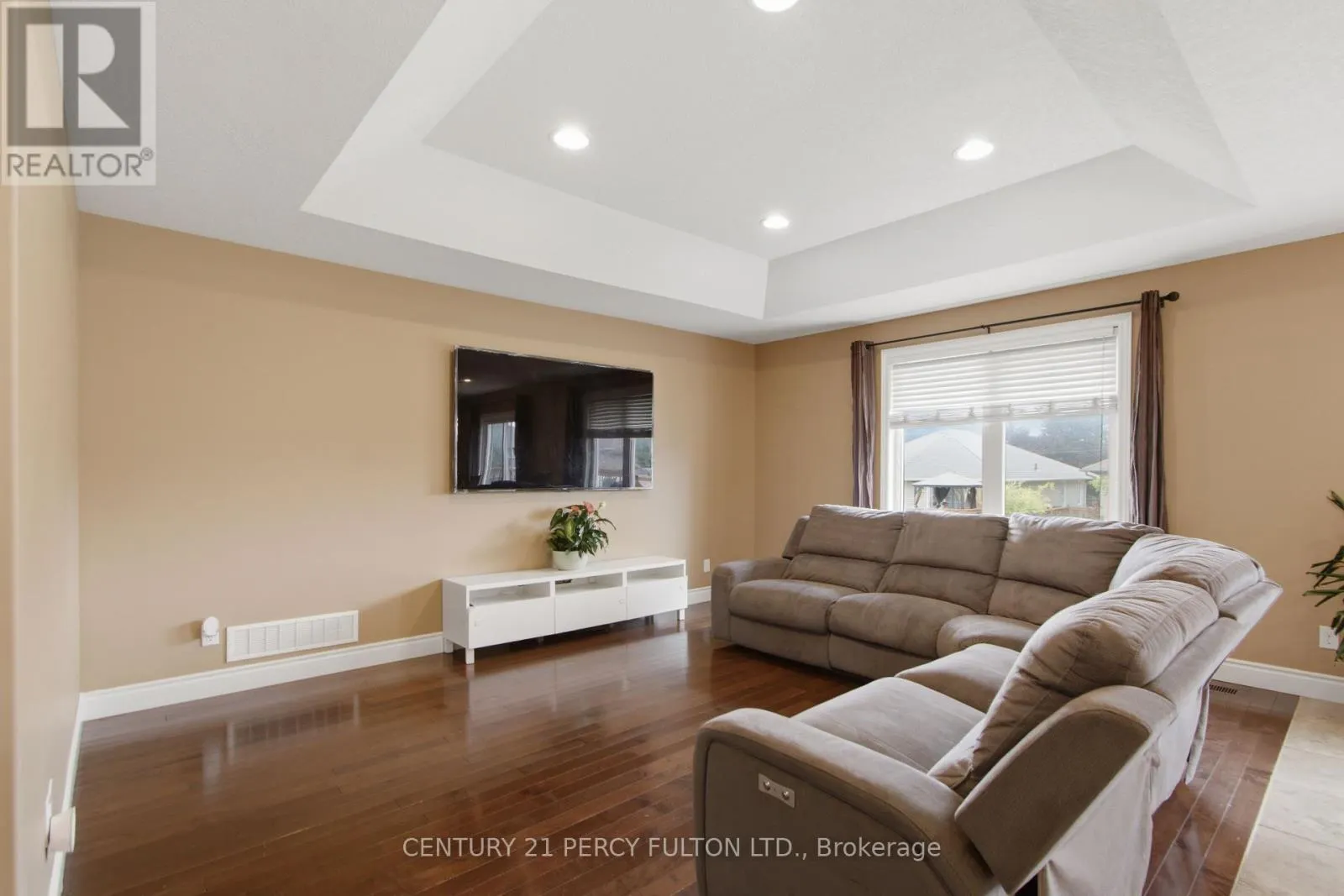 28 FREEDOM CRESCENT