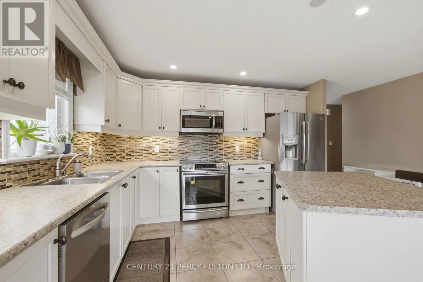 28 FREEDOM CRESCENT