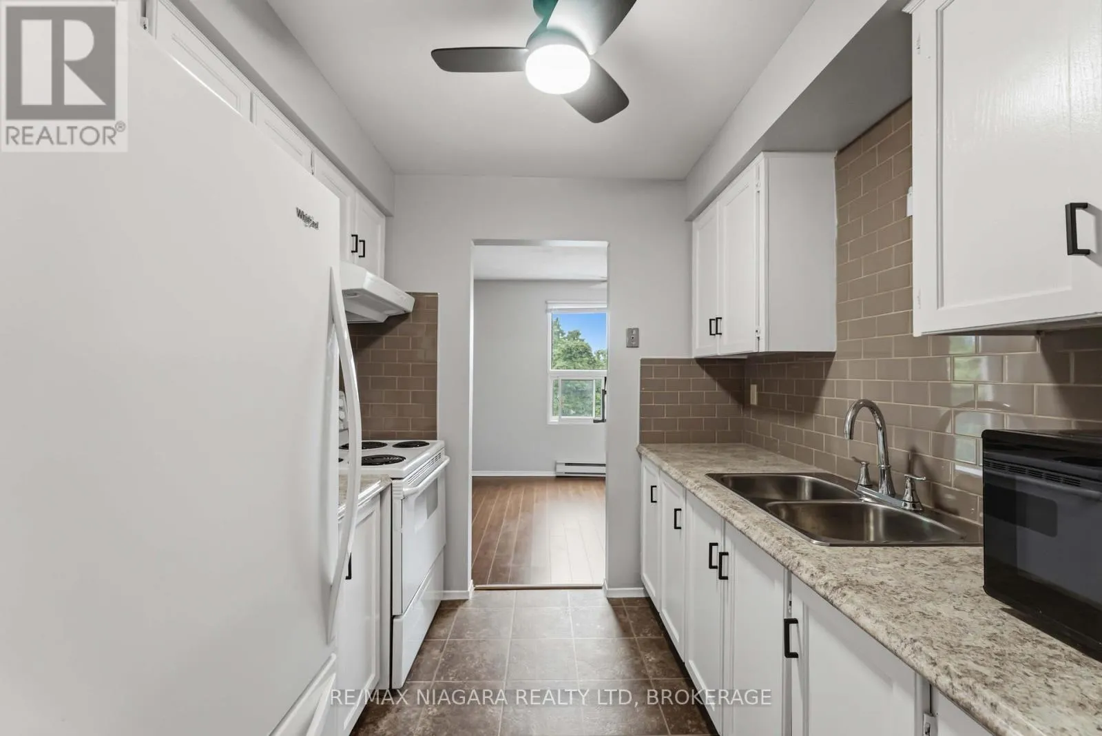 313 - 4209 HIXON STREET #313