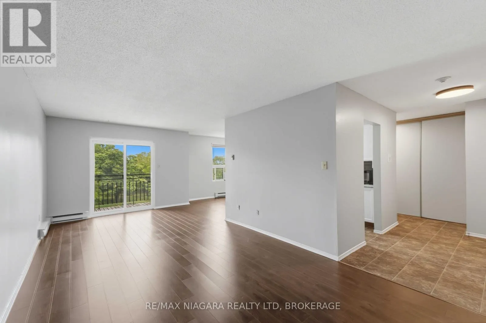 313 - 4209 HIXON STREET #313