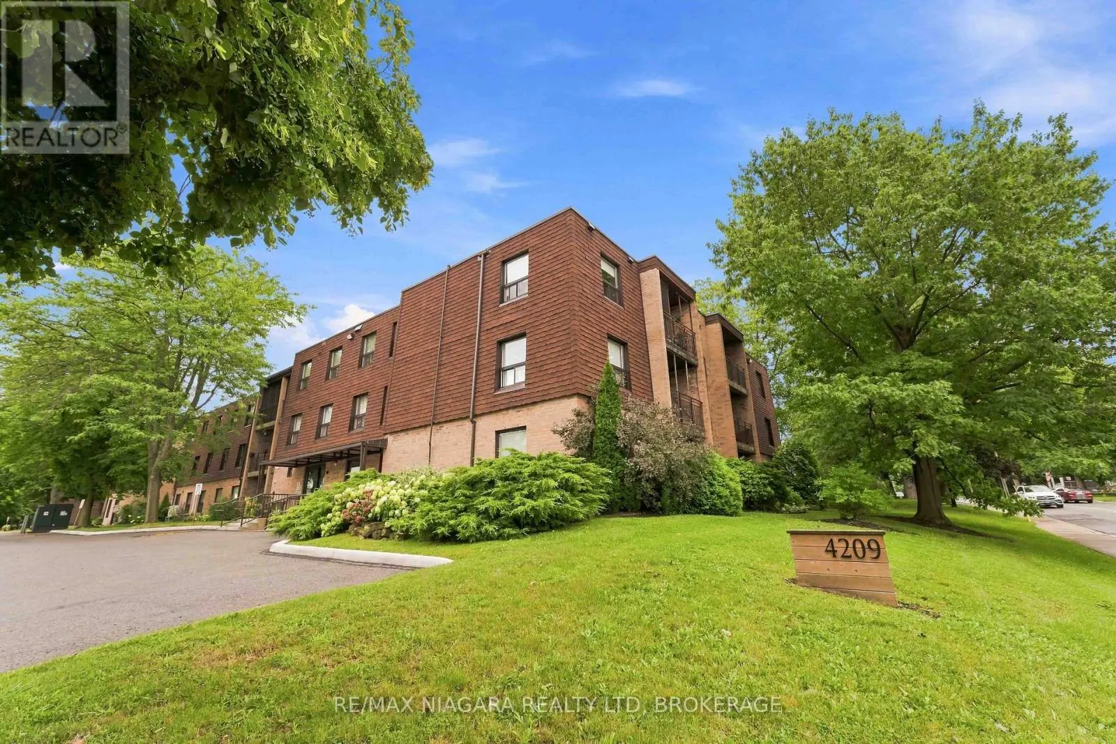 313 - 4209 HIXON STREET #313