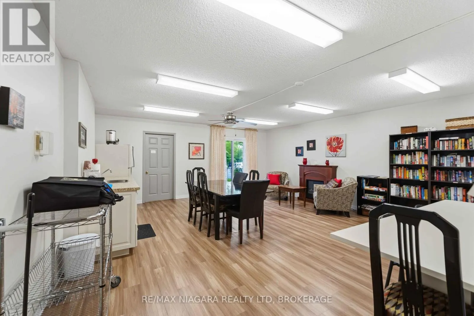 313 - 4209 HIXON STREET #313