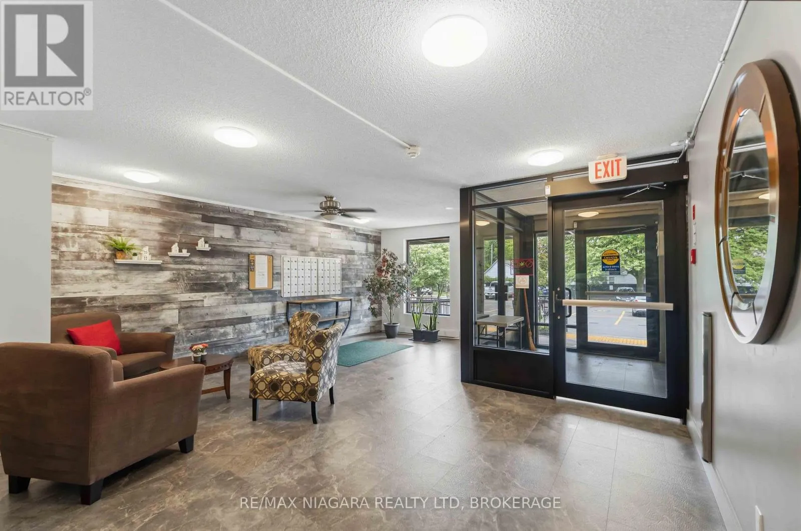 313 - 4209 HIXON STREET #313