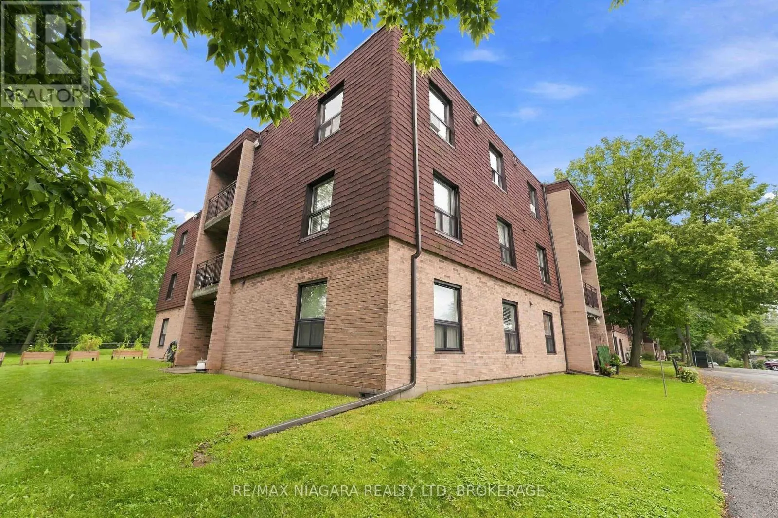 313 - 4209 HIXON STREET #313