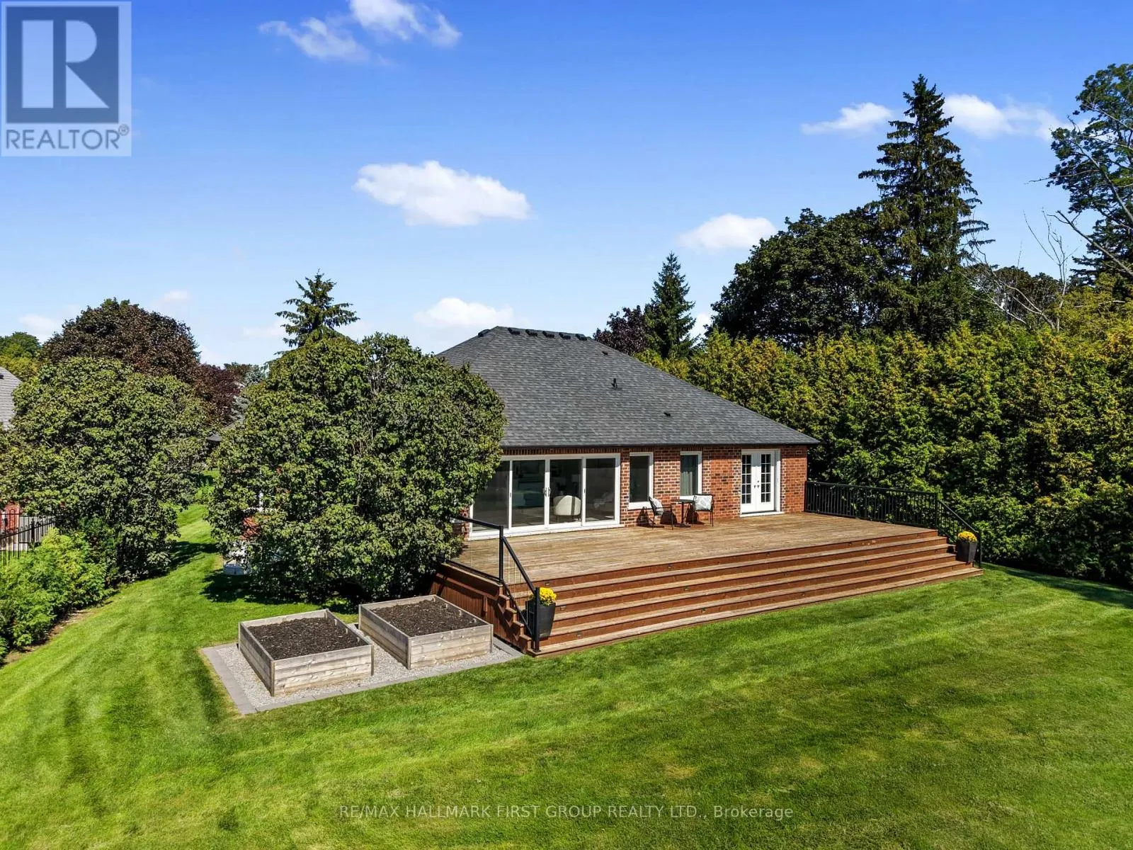 75 EAST HOUSE CRESCENT