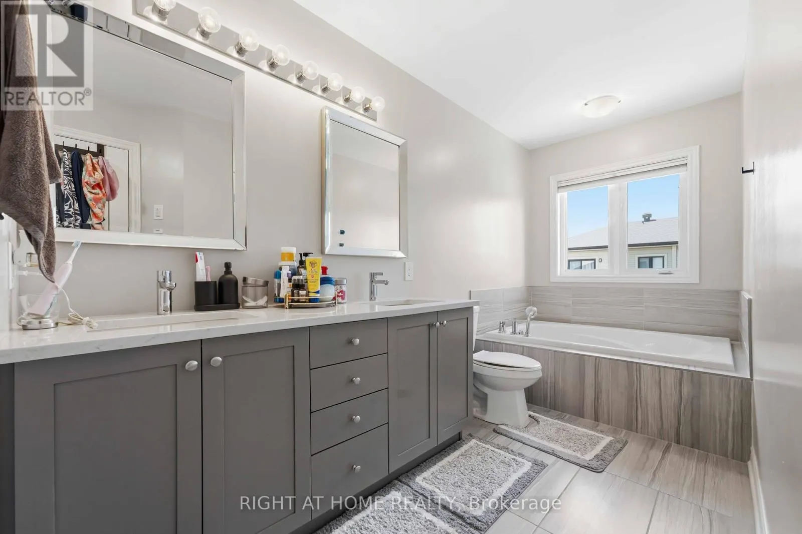92 - 264 PEMBINA PRIVATE
