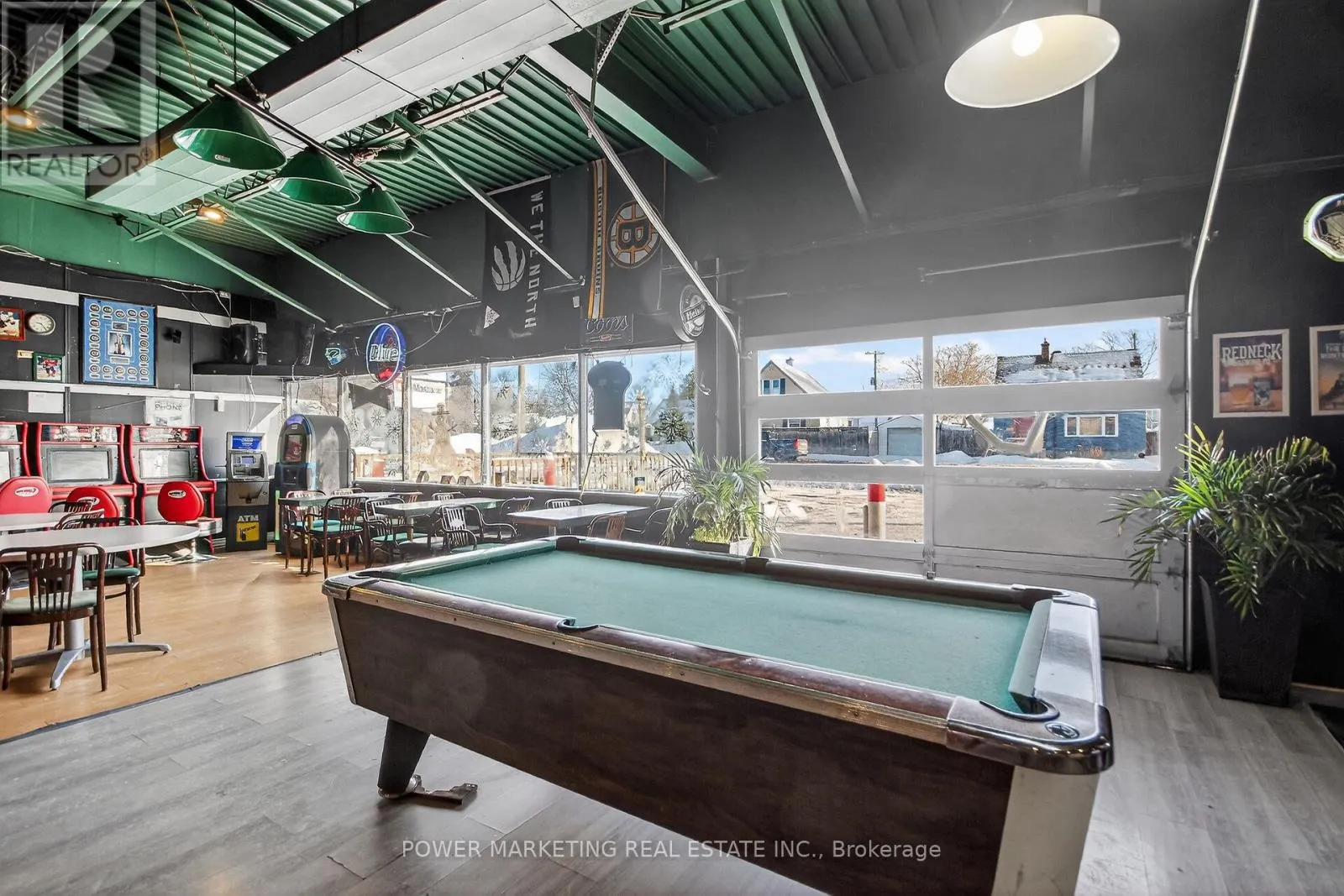 858 MERIVALE ROAD