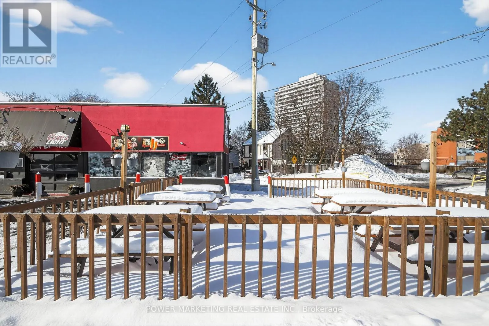 858 MERIVALE ROAD