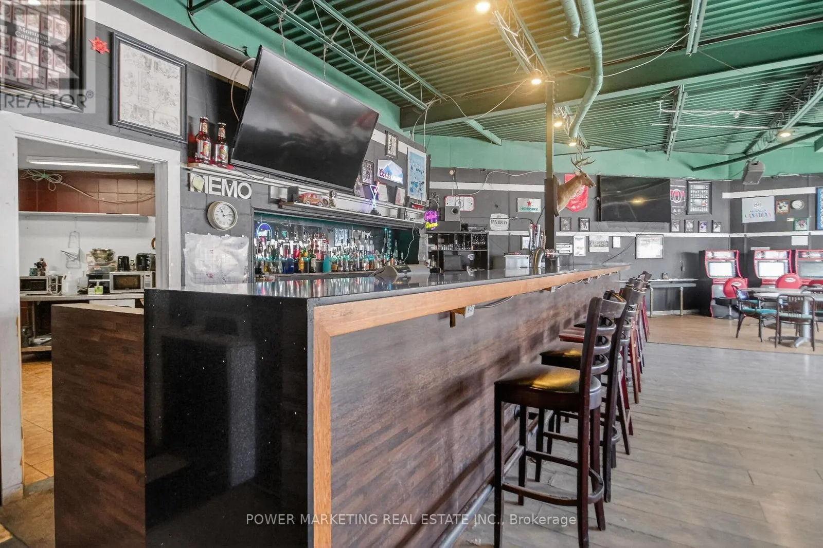 858 MERIVALE ROAD
