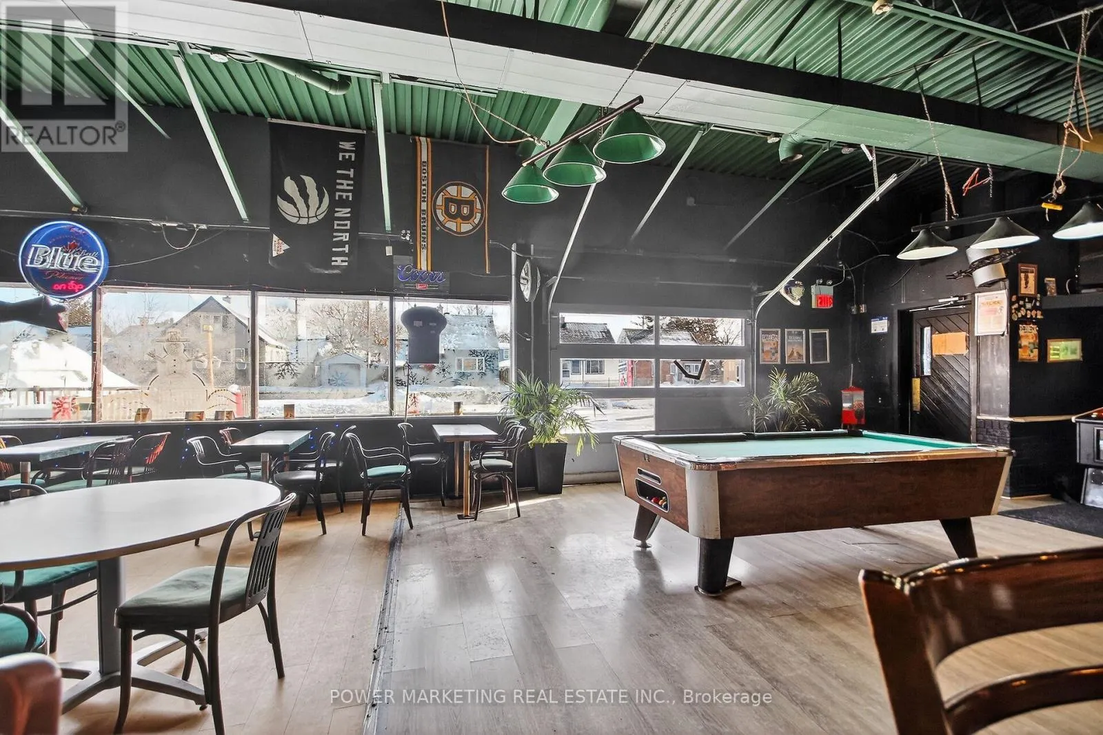 858 MERIVALE ROAD