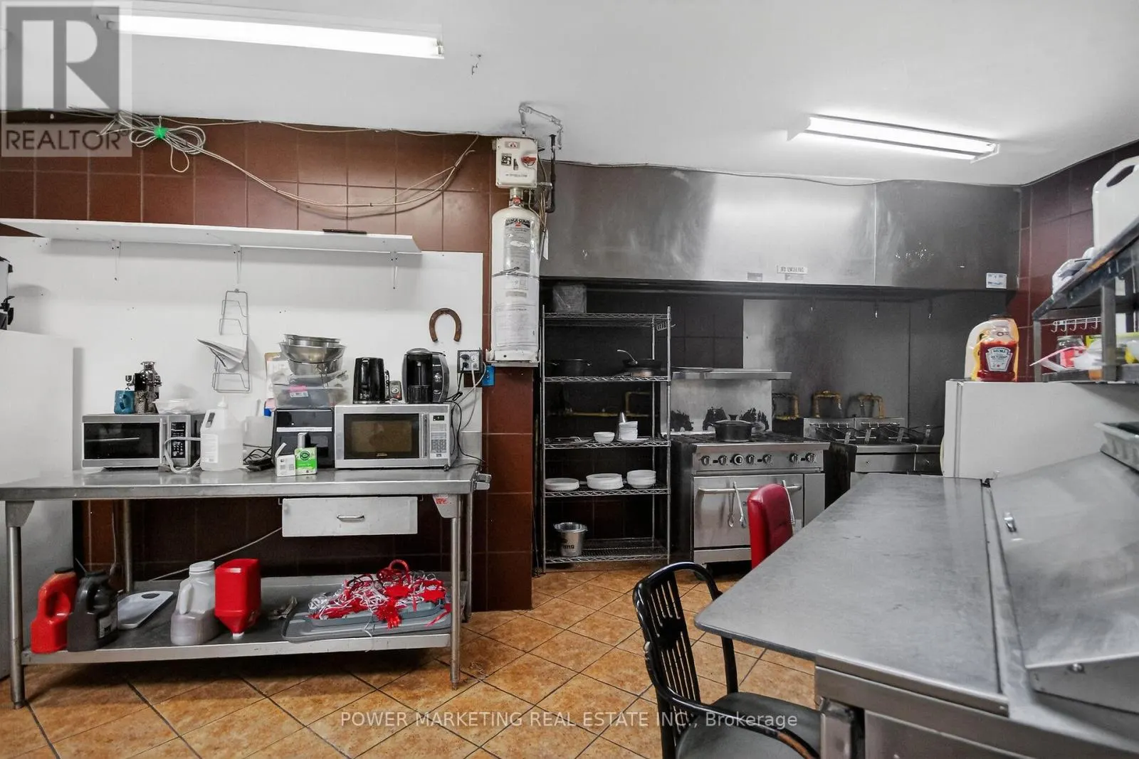 858 MERIVALE ROAD
