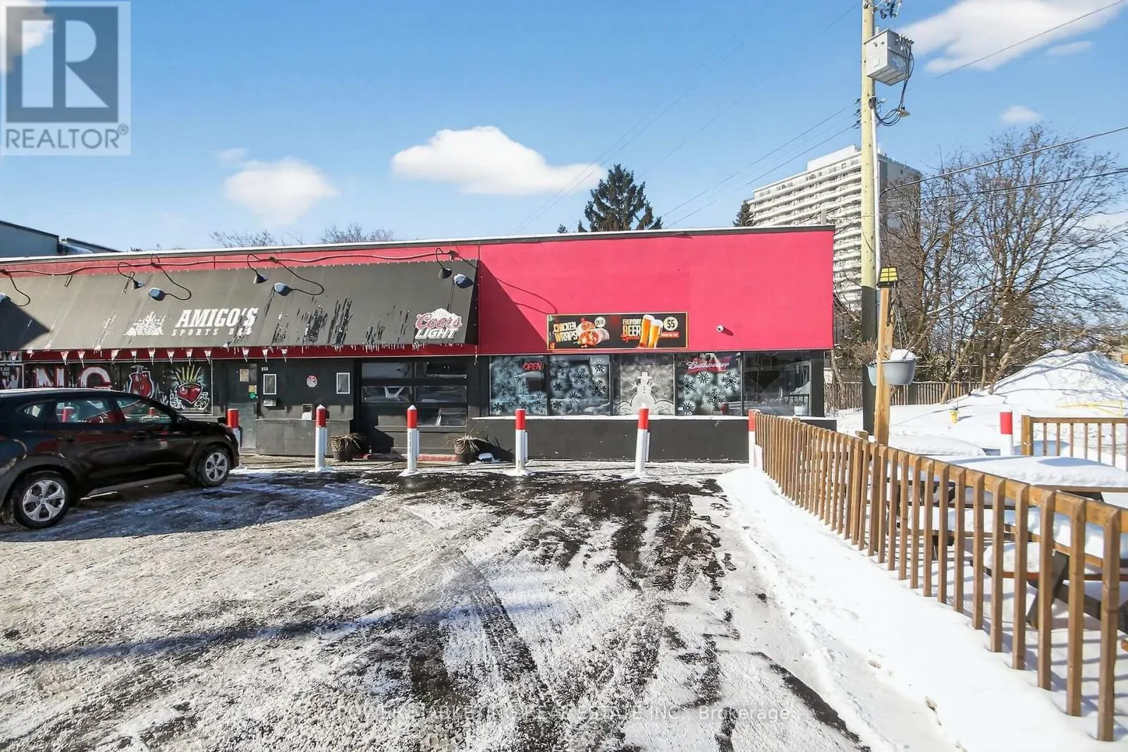 858 MERIVALE ROAD