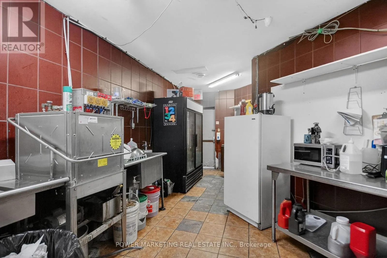 858 MERIVALE ROAD