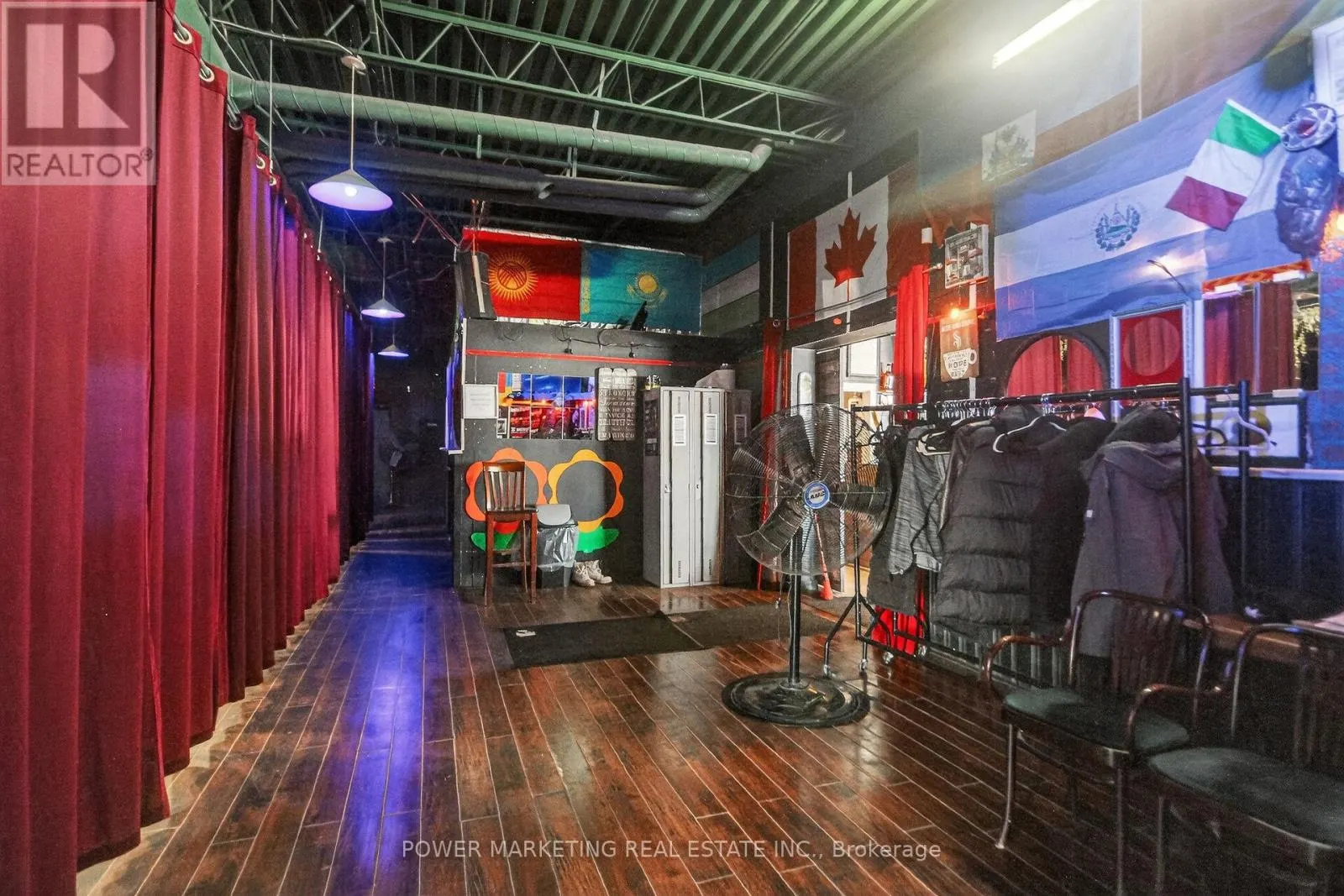 858 MERIVALE ROAD