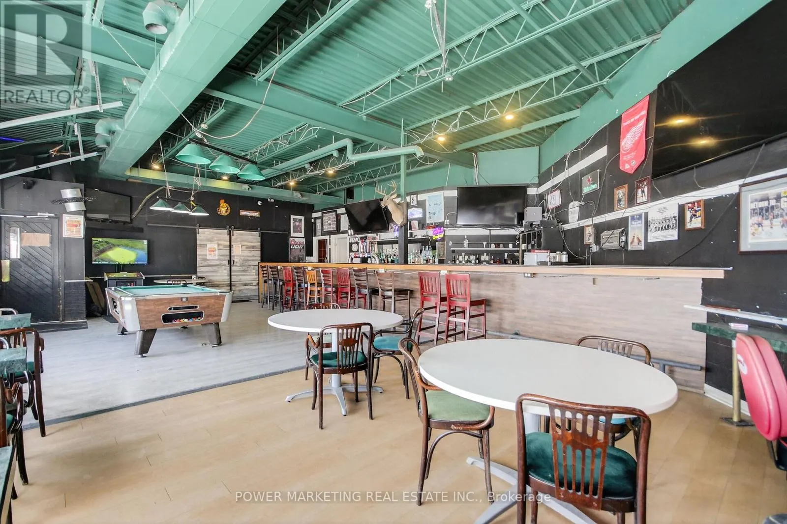 858 MERIVALE ROAD
