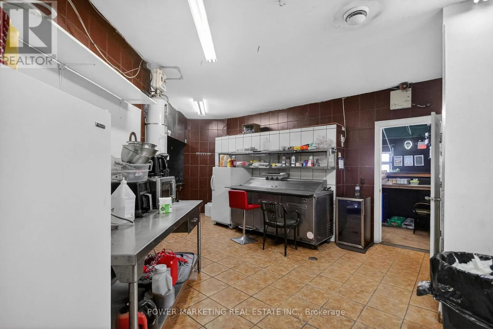 858 MERIVALE ROAD