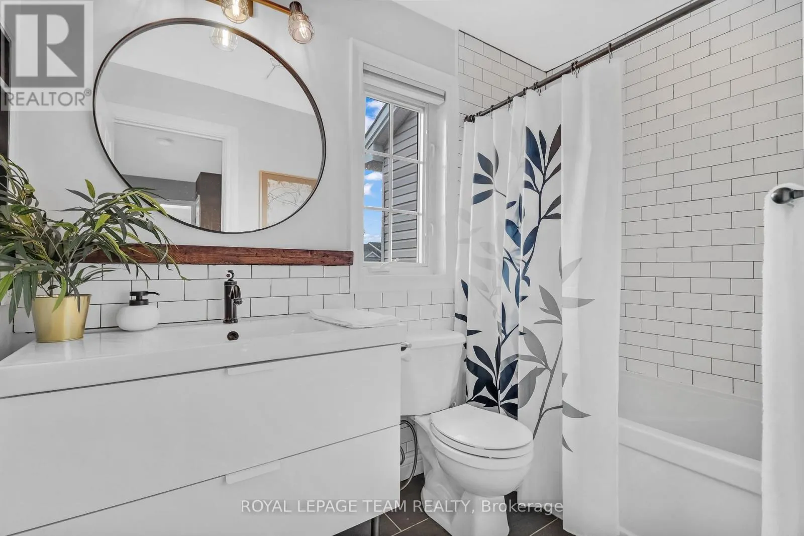 74 MILNER DOWNS CRESCENT