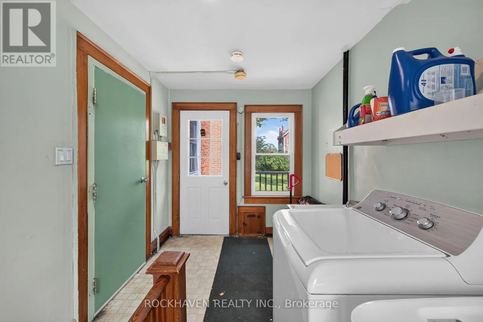 15 ST DAVID STREET W