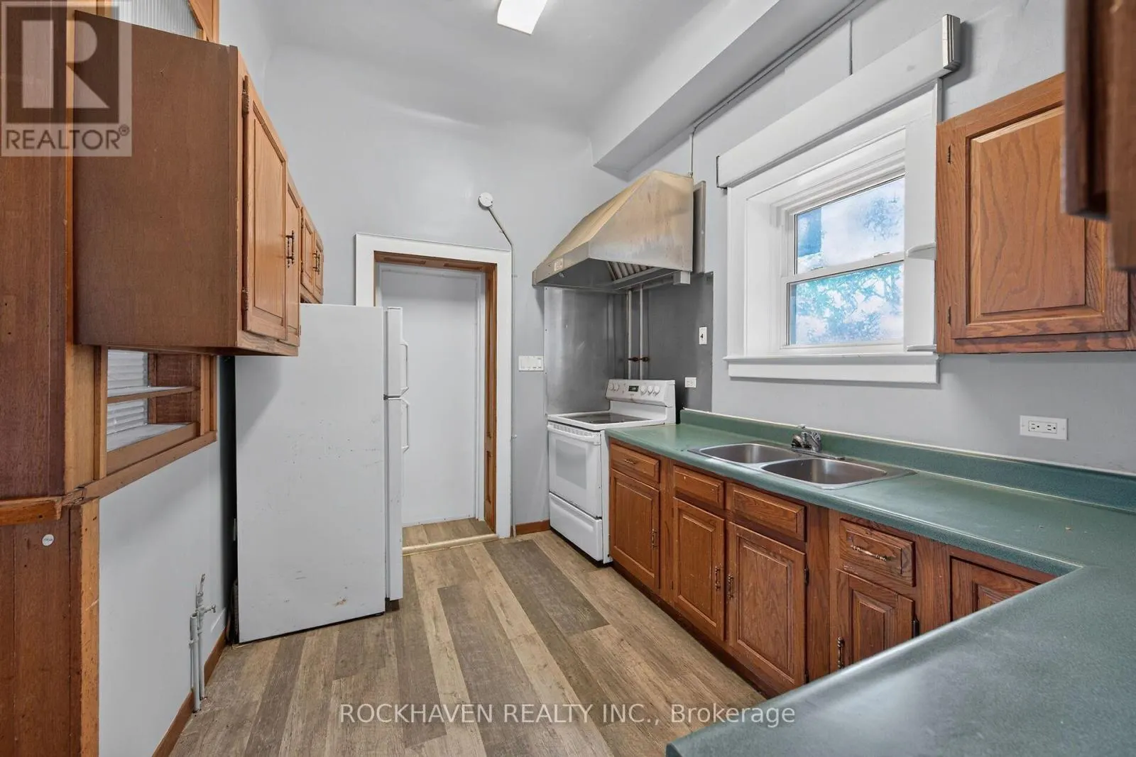 15 ST DAVID STREET W