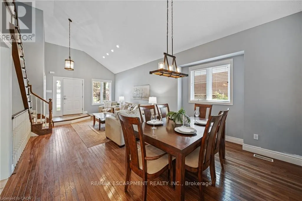 6 SCOTTSWOOD LANE