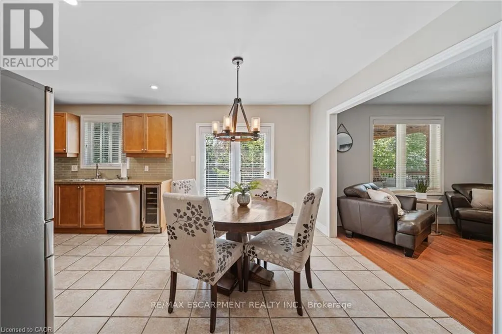 6 SCOTTSWOOD LANE