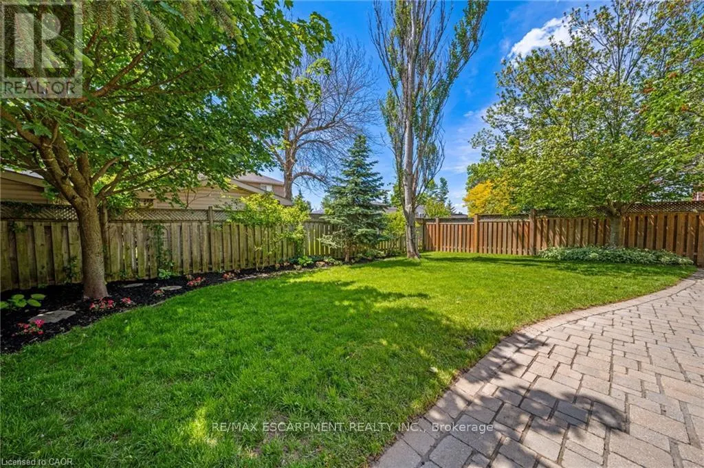 6 SCOTTSWOOD LANE