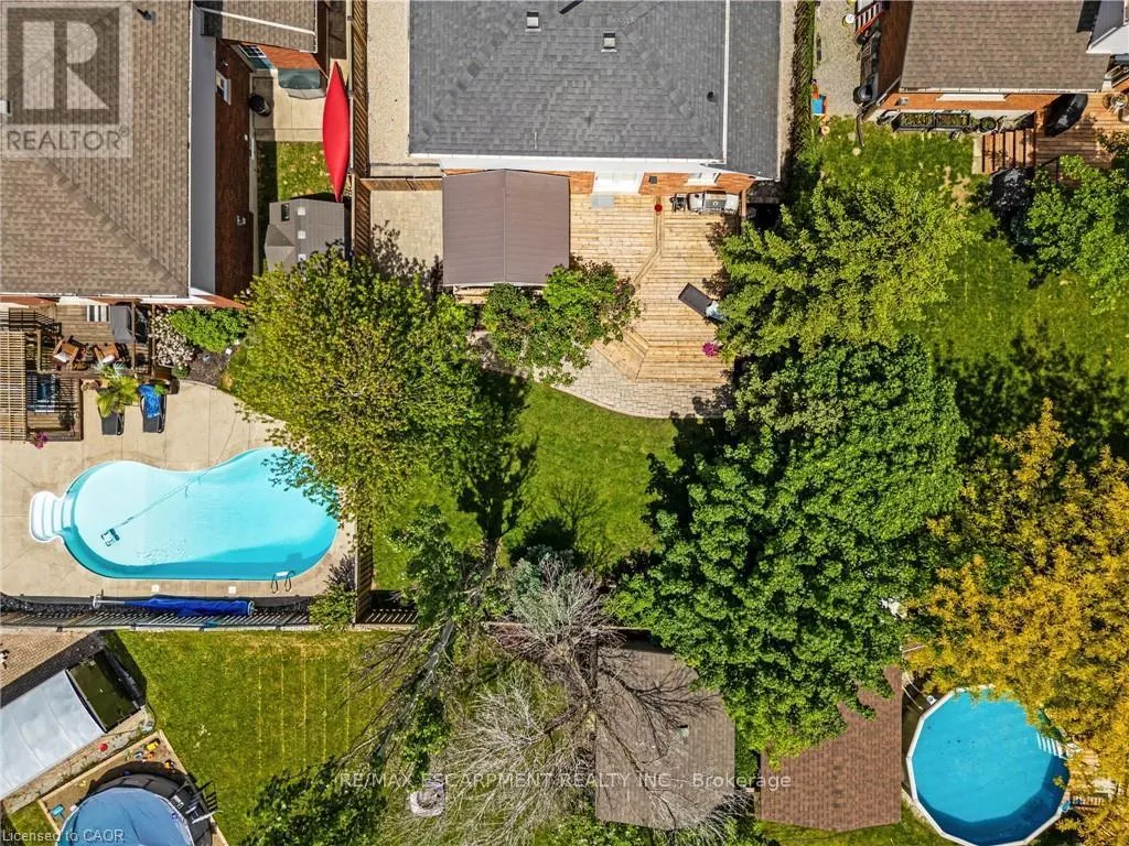 6 SCOTTSWOOD LANE