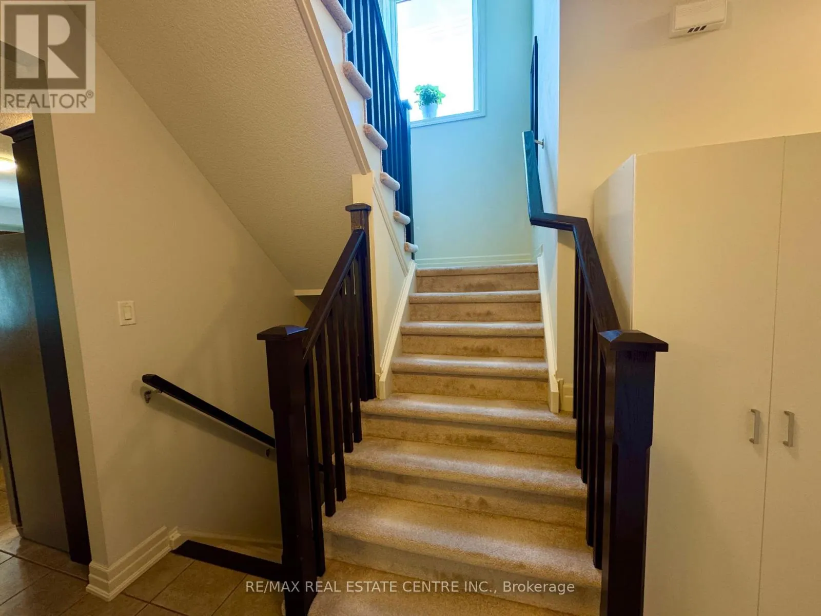 32 HODGSON DRIVE
