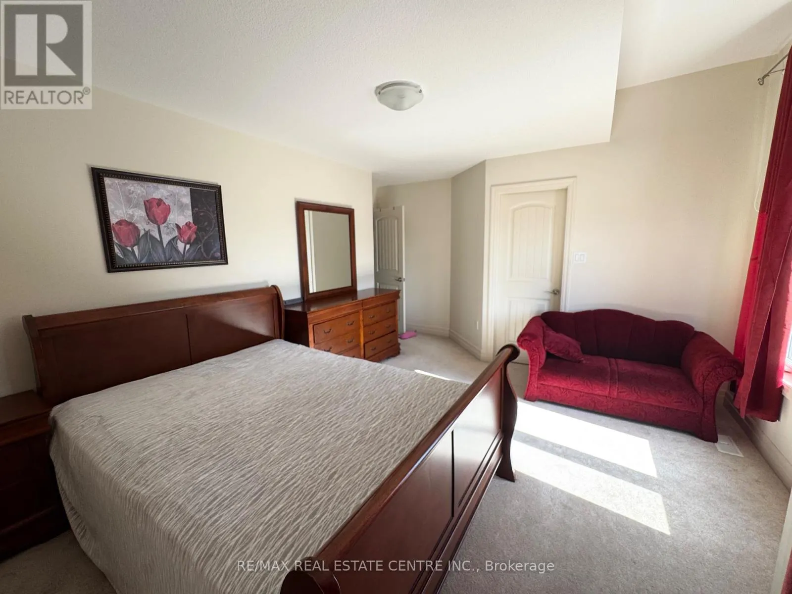 32 HODGSON DRIVE