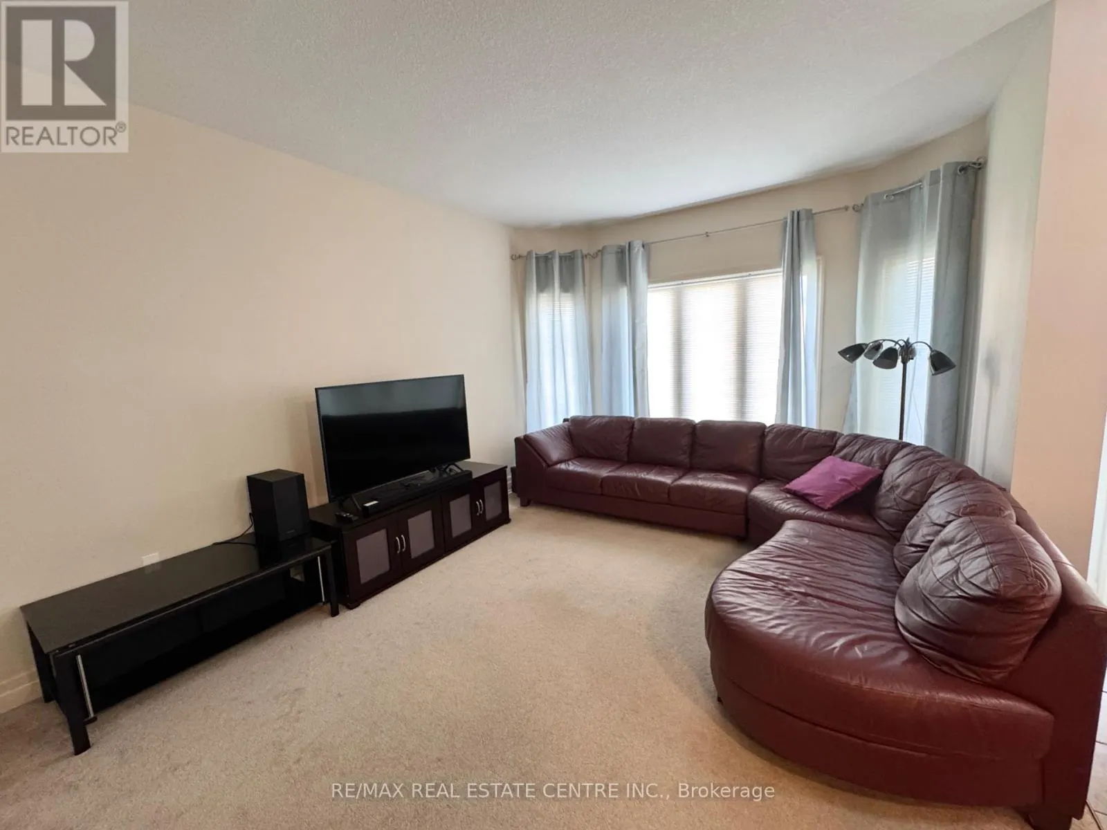 32 HODGSON DRIVE