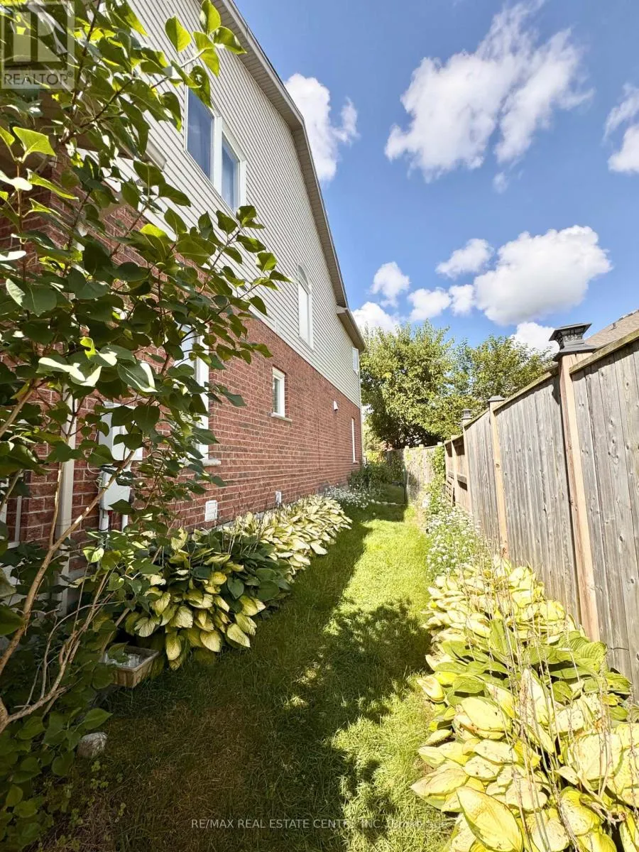 32 HODGSON DRIVE