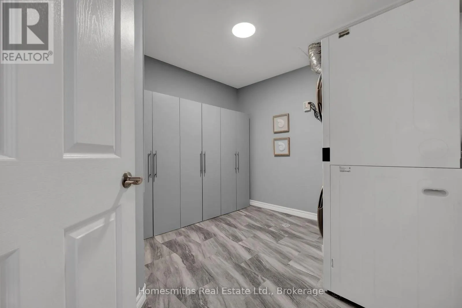 404 - 300 CROFT STREET #404